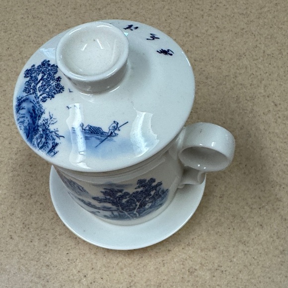 Authentic Chinese tea steeper Blue and White Scenic Mug with Lid and Saucer - Picture 8 of 8